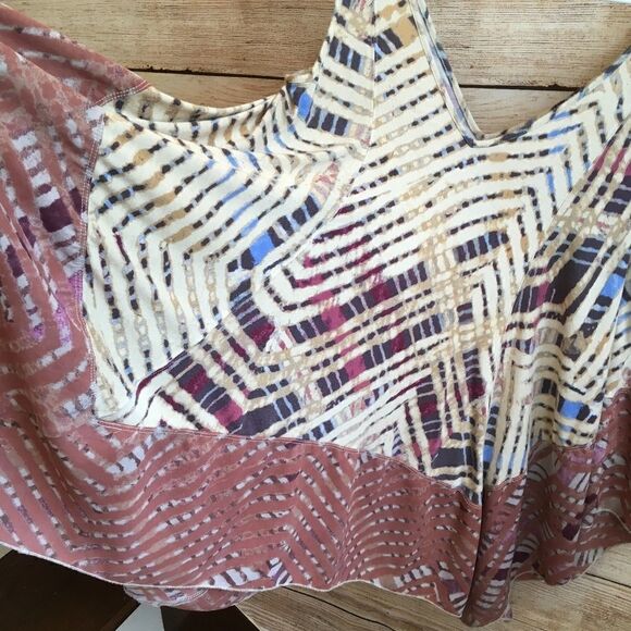 FREE PEOPLE HANDKERCHIEF HEM TOP IN BATIK PRINT‎ - Picture 7 of 7